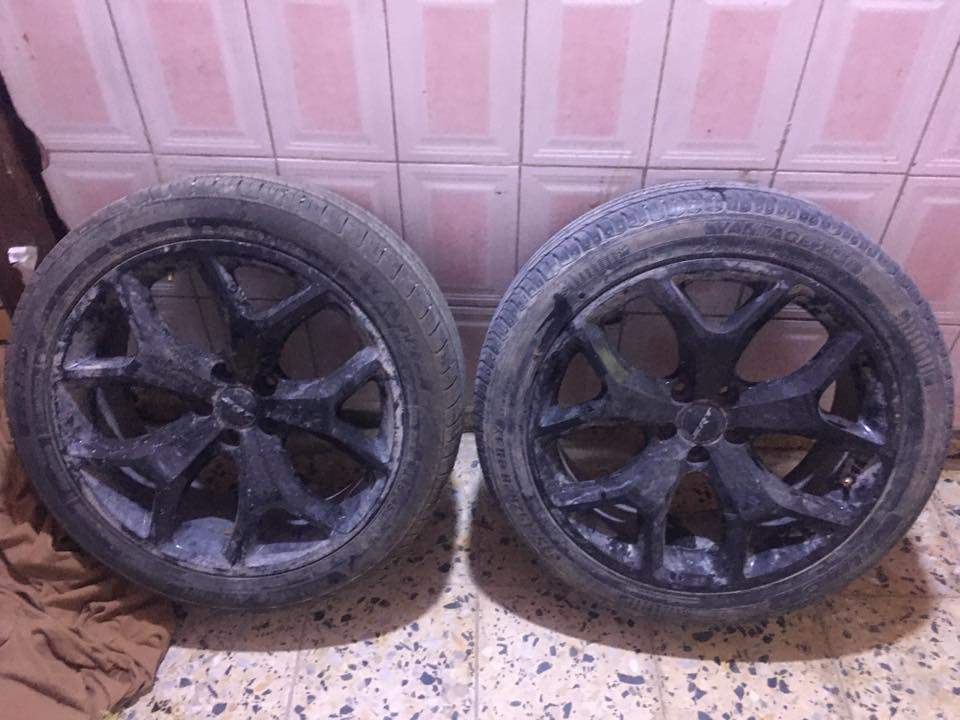 ويل 20 جارجر اوباما لا عواج ولا ملحوم
بيهم زوج تاير جديد ما مشدود عله سيارة السعر 450
مكاني البصره ***********
