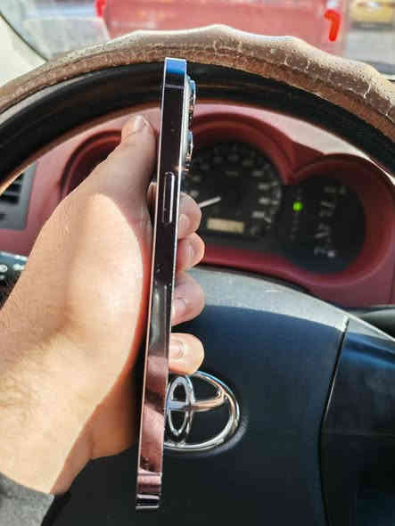 السلام عليكم ايفون 14 برو ماكس ذاكره 256 بطاريه 85 الجهاز ممفتوح ضمان ماستر بي فقط شخوط قليله بالشاصي وضربه بحافه الكامره السعر 900 وبي مجال قليل العنوان بغداد للاستفسار الاتصال او مراسله الصفحه ***********
