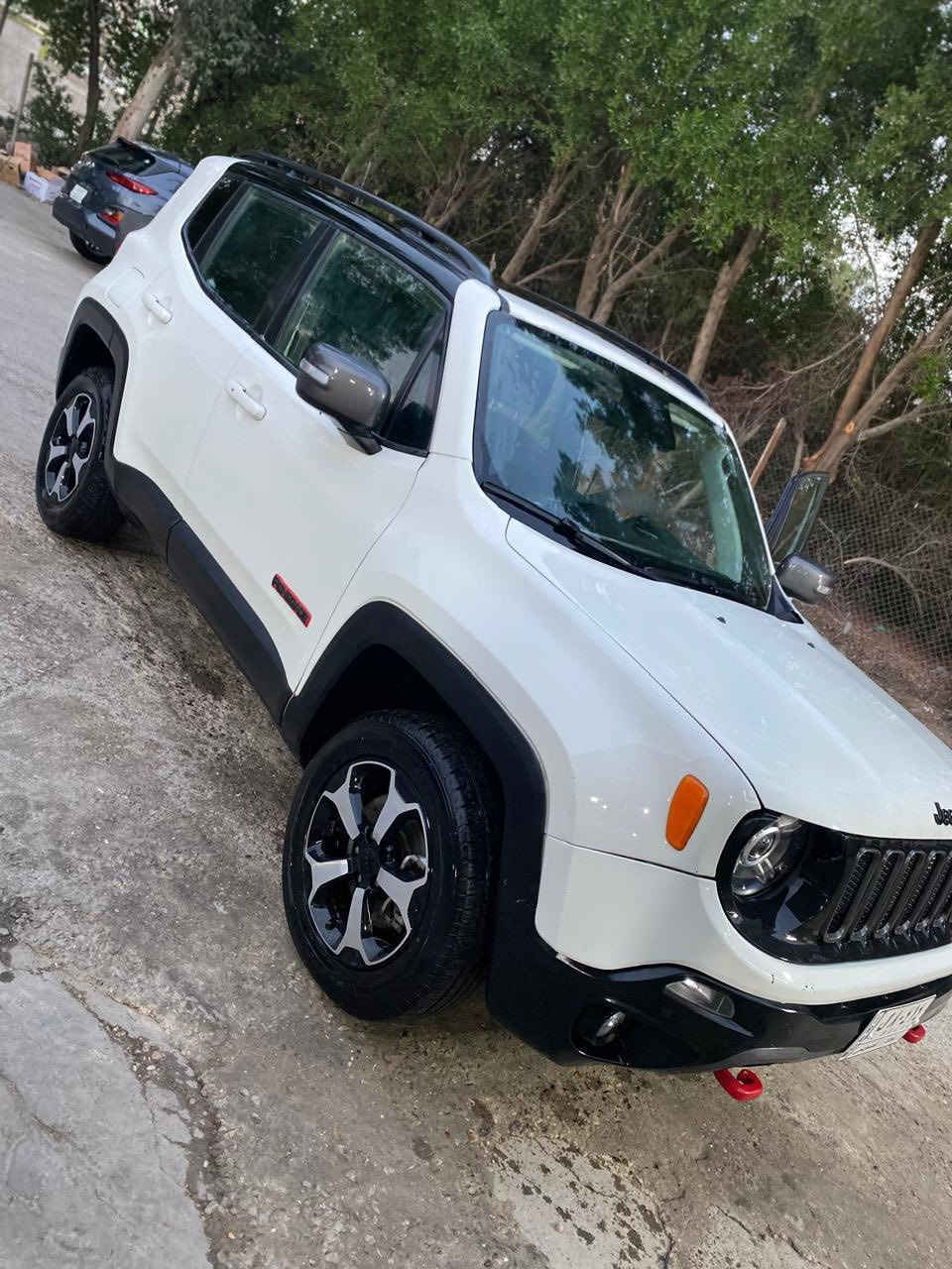 جيب رانجيد 2019 للبيع فول
مواصفات 
شاشة فتحة فور ويل وباقي المواصفات معروفة 
السيارة وارد أمريكي حادثها ثلاث قطع الأمامية حادث سطحي ورقم الشاصي موجود ملاحضة السيارة بدون دواخل وبدون ايرباك مطاك 
السيارة سعرها 125 ورقة وبيها مجال 
الي تخدمة يتواصل واتساب على الرقم 
***********
