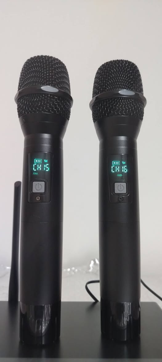 السلام عليكم ورحمة الله وبركاتة خدام الحسين مايك لاسلكي باله جديد بكارتونته وجيسه مامستعمل دبل يده المايكات حديد ثقيل موبلاستك الرسيفر كذالك حديد ثقيل مده حقيقي100متر اي استفسار هذه رقمي *********** اخوكم وخادمكم ملا عصام الكربلائي
