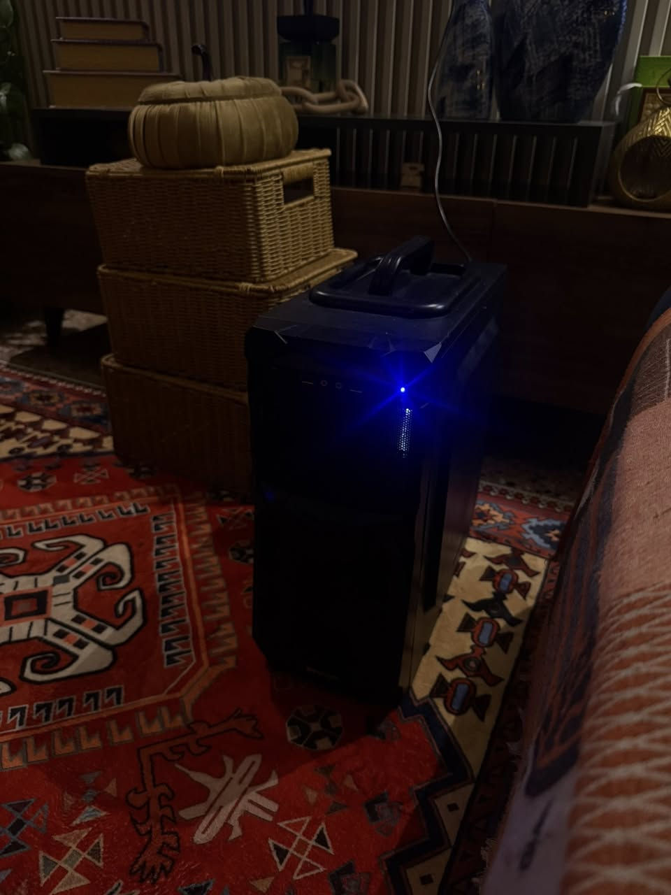 Pc مستعمل للبيع
جيل السابع 
كارت الشاشه 1660ti 
رامات16 
كوراي فايف
مع ماوس لوجتيك اصلي 
وكيبورد dragon 
بدون شاشة 
السعر 500 الف وبي مجال 🧡
للاستفسار 
***********
