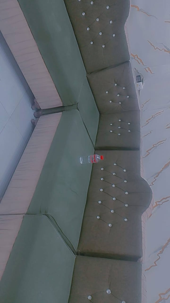 السلام عليكم
ديوان متكون من6قطع للبيع
السعر200وبي مجال
تواصل***********
