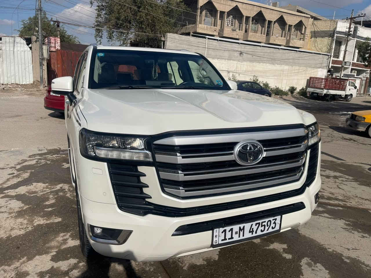 السلام عليكم للبيع لاندكروزر موديل 2022 ساز اصلي رقم بغداد ب اسمي شخصيا ماشي 48 الف حقيقي 

سيارة بيها بارد جاملغ خلفي و امامي  كما موضح بالسونار مرفق مع الصور فقط بارد باقي سيارة مكفولة من صبغ وفتح و تبديل و حتى دعاميات  

بصمة فتحة و كشنات جلد و كهرباء و تبريد  و مري قلاب و مري شفط و كامرة خلفية و 7 راكب و 3 قطع تبريد تشغيل عن بعد حساسات امامية و خلفية و تحكمات استيرن جهتين وشاحن واير ليس وباقي مواصفات المعروفة 

السيارة عليها تخم تاير دلوب اصلي جديد 

السعر 615 وبيها مجال 

مكان السيارة بغداد 

رقم الهاتف ***********
