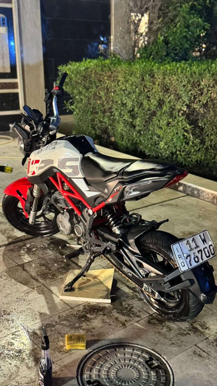 سلام عليكم دراجه بنلي 135 مرقمة بغداد وسنويه موجوده غراضها كامله دهنها كل 10 ايام وبانزين بس محسن مكاني بغداد سيديه السعر ع خاص وباقي لتفاصيل وملاحضه نقصها فقط صالنصه ***********
