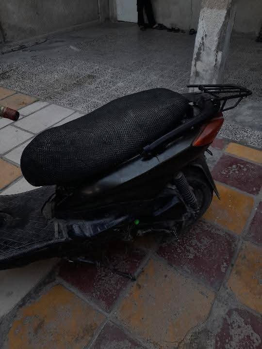 سلام عليكم سكنس نثية متروكة كابريتر جديد اصلي  شغالة كهربائيات كلها شغالة دراجة نضيفة كلش سلف هندر وعداد سرعة عداد بانزين كلة شغال السعر 450 وبيها مجال ***********
