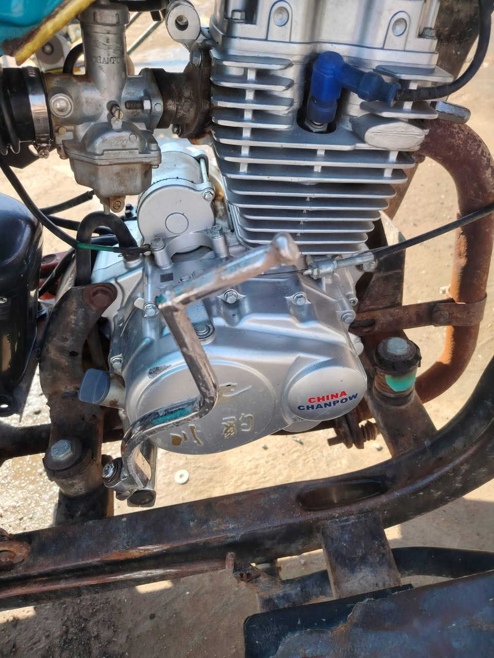 سلام عليكم
سقر  فحل
موديل 18
مكينة 25 ما مفتوحة
بكلايتات والايت جدد بعدني ما شادهن
مكان بغداد بسماية
سعر ٩٠٠ بيها مجال 
***********
