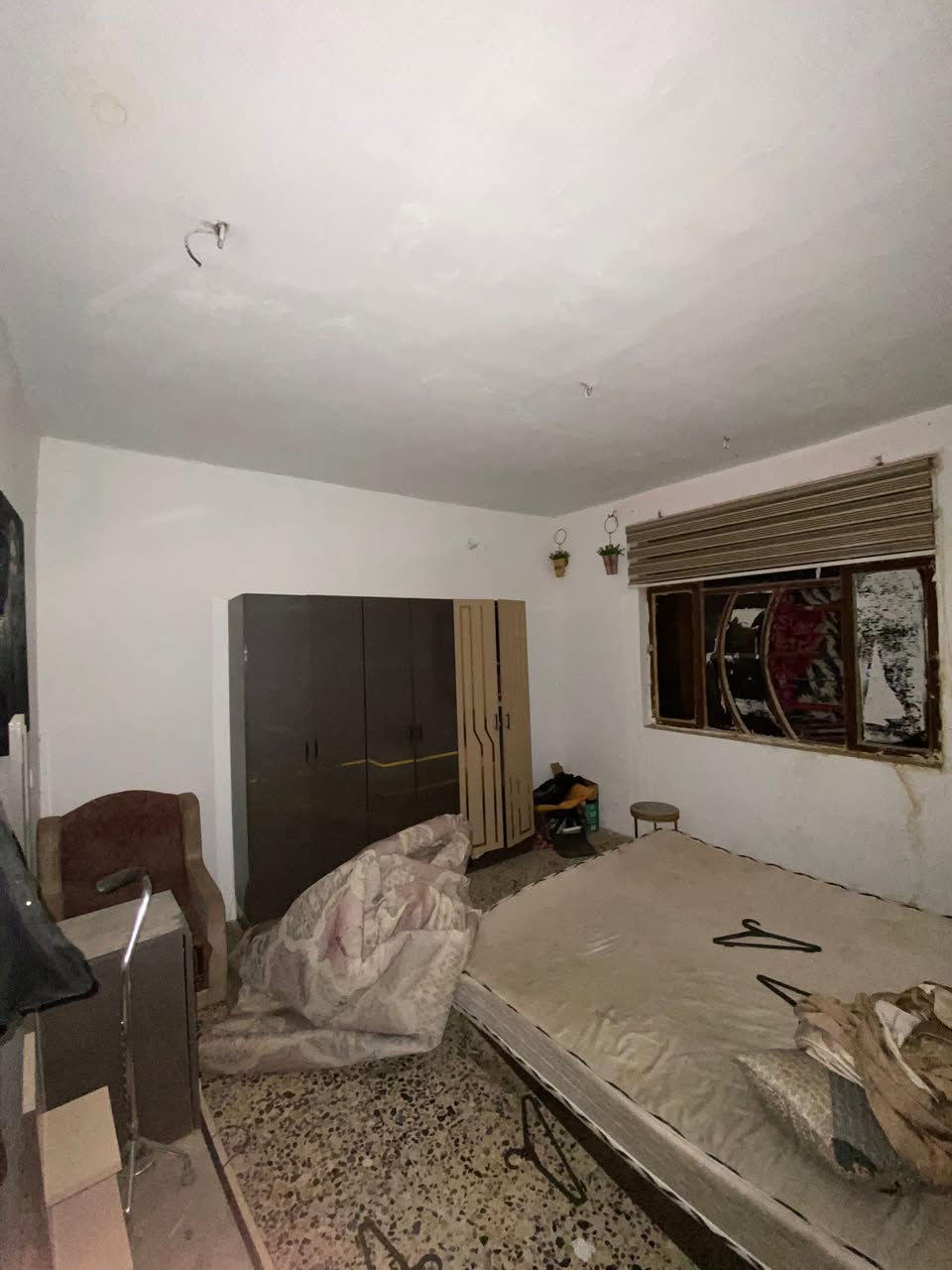 السلام عليكم الدار للبيع المساحه 230طابو ملك صرف  المحتويات استقبال كبير صاله 2 غرف نوم مطبخ حمام داخلي صحيات خارجي العنوان ناحية الوحده الخالصه قرب بسمايه للاستفسار على رقم 

‭***********‬
