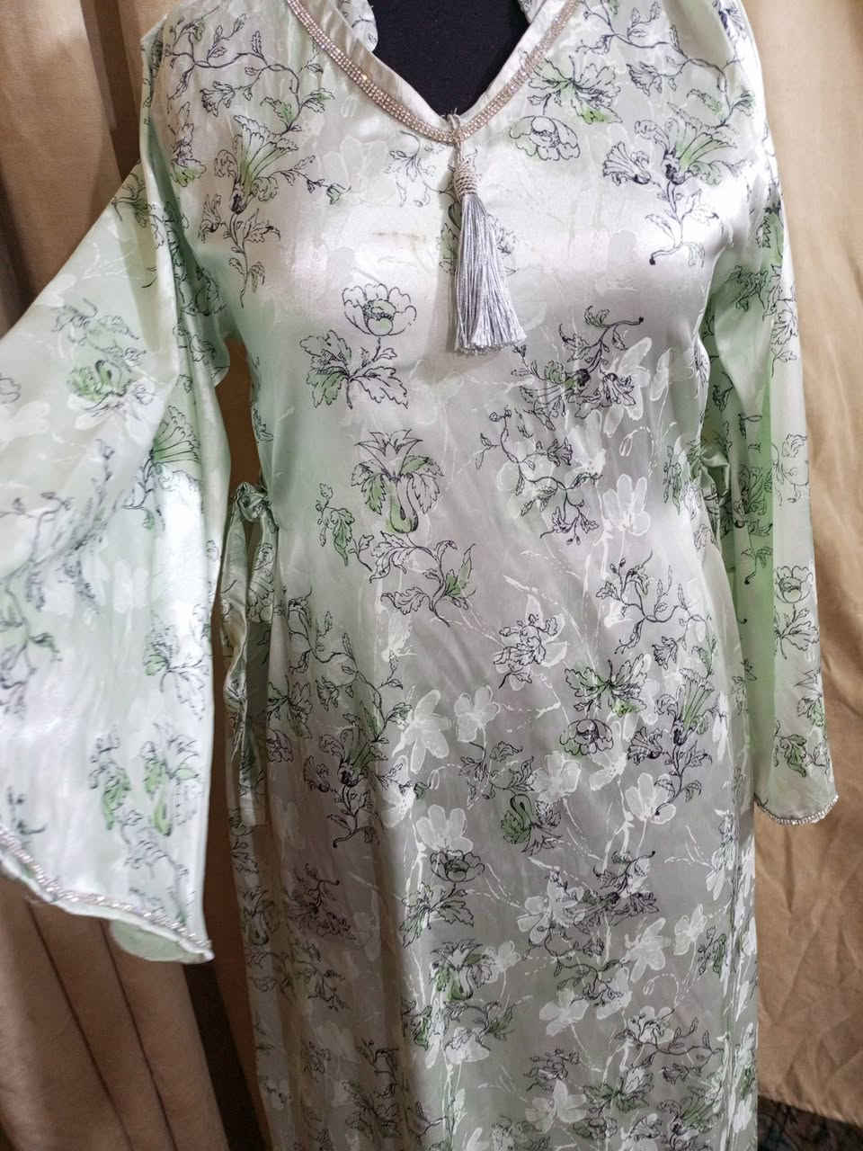 بنات هذه اخياطي الله شاهد اي وحده اتريد اتخيط تتصل ***********
بيه وات ساب
