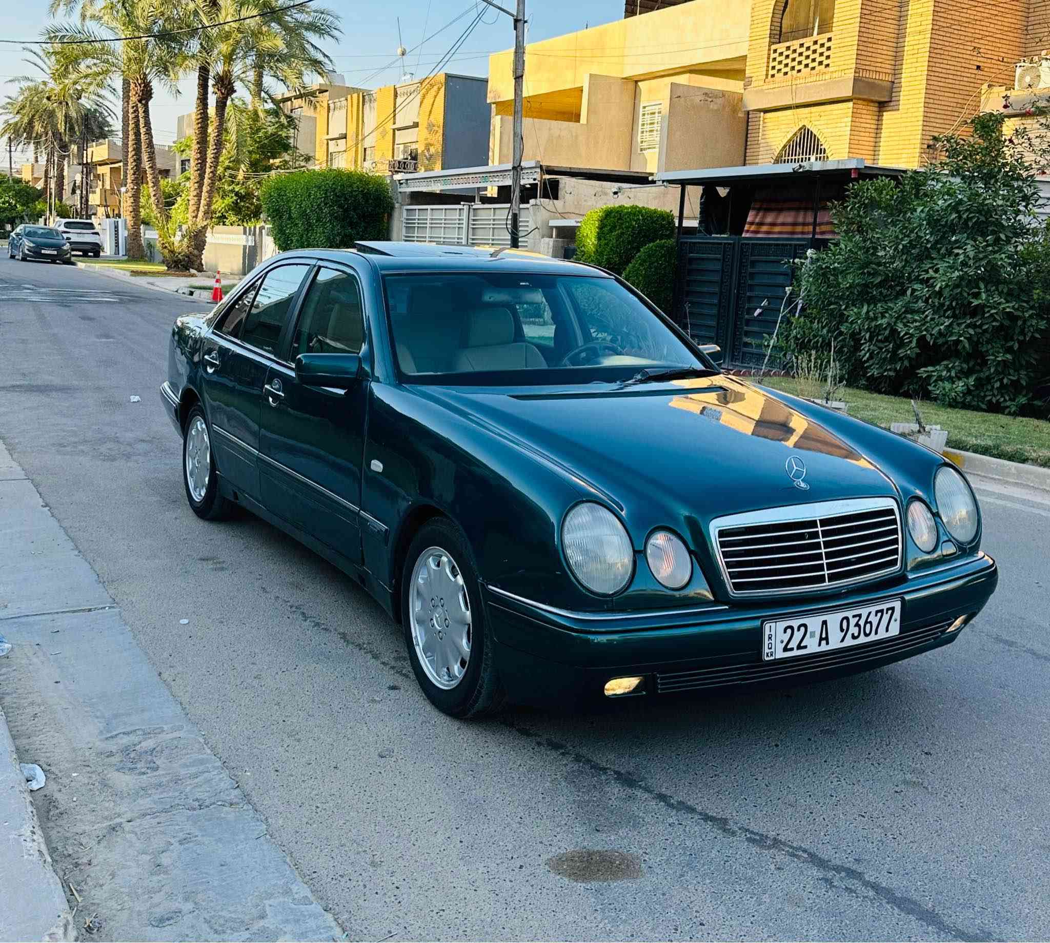 سلام عليكم
للبيع مارسيدس ام عيون 320 موديل 1996 
مكينه V6 سته سلندر
كير اوتماتيك D4
سياره فول فتحه جام كهرباء كشنات جلد 
داخل بيجي معروفه مواصفاتها. 
تخم تاير جديد صدر خلفي جديد الأمامي بي مشط يرادله تبديل بي نضوخ. فقط
وبيها تبريد عاطل منضومه كامله بيها نقص بوري جايبه بس شده. صبغ عام ضرر جومله ايمن شاصي لغد مكفول 
كهربائيات سياره كلها شغاله. رقم اربيل دولي هزه جديده. 
مكاني بغداد حي الجامعه. *********** بغداد, العراق
