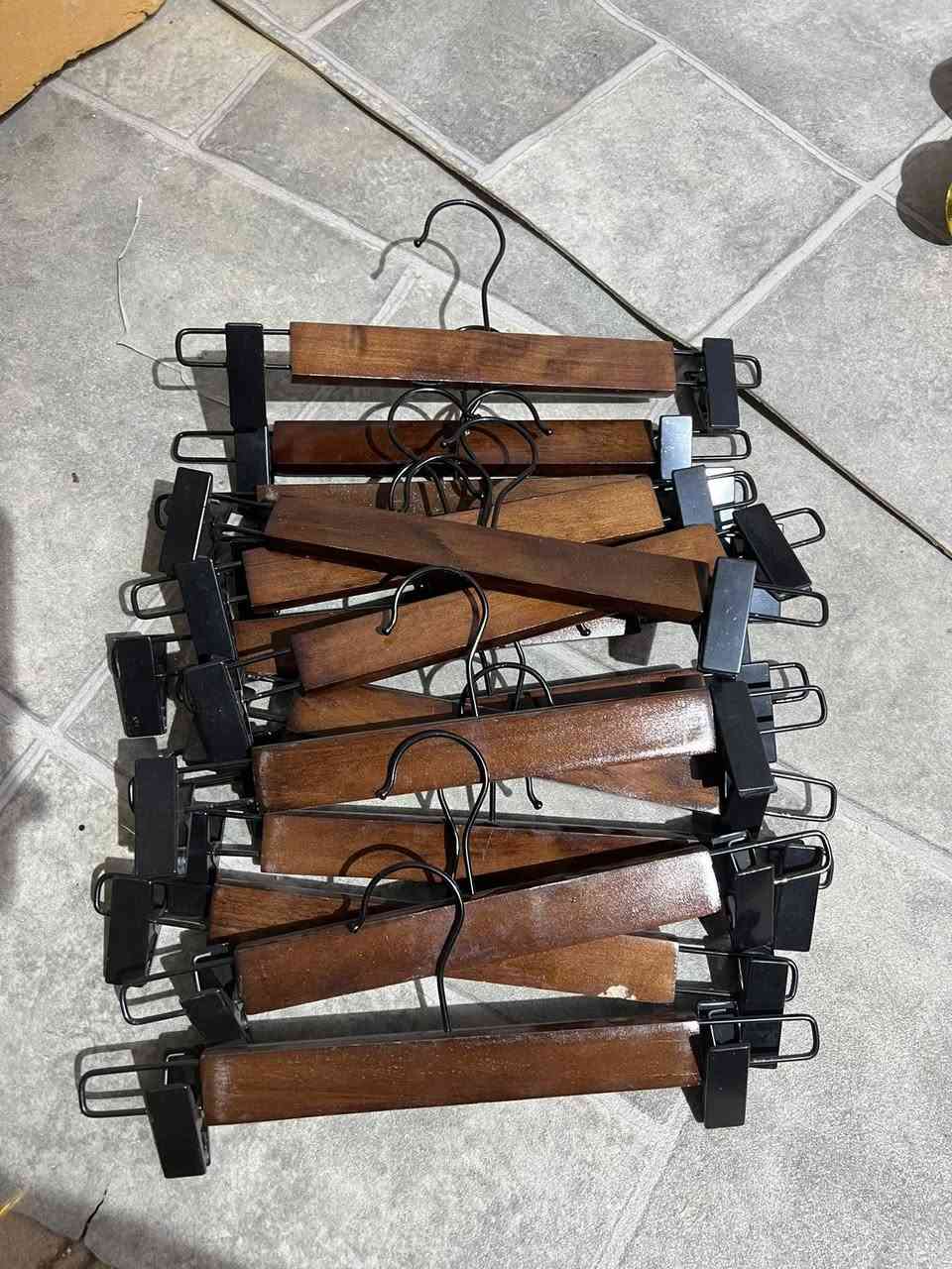 سلام عليكم ملكانه للبيع معا تعاليك عدد تعاليك ملابس ٣٠ تعلاكه وتعلاكه بجايم بطرون عدد ١٥ اطي سعر وبالعافيه كلهن جدد ما مستخدمات للستفسار ***********
