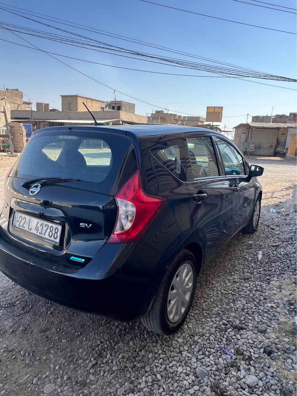 نيسان فيرسا نوت ٢٠١٦ بةس بونيدى بوياغة بى داخلى و بى ارباگ دو جيي گچكه ى سأرده دوو كارتى هةية لة جاملغى بيشةوة لاى سائق گيرو مةكينة بةشةرتة رقم و سنةوى نويية 
شوين دةوروبةرى هةولير

٨٨ كةميك مةجال
*********** أربيل, العراق
