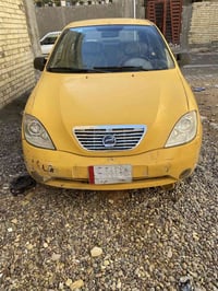 وبركاته  طيبه 2015سياره جاهزه من كل شي  شواصيه جدد  مصفره من كلشي مكين...