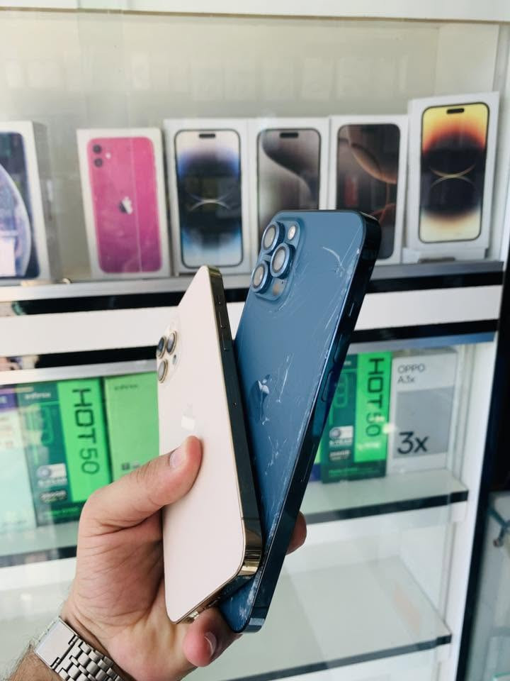 السلام عليكم للبيع 
قطعتين الأول iPhone 12 Pro Max 
لون أزرك 
ذاكره ٢٥٦ 
بطاريه ٧٩٪؜ بلاد ابد مايصرف 
نموذج M ماستر شرق اوسط 
الجهاز بلادي وكله شغال مابيه أي خلل سعره قفل ٣٦٠ ألف 

الثاني iPhone 12 Pro Max 
لون ذهبي 
ذاكره ٢٥٦ 
بطاريه ١٠٠٪؜ مبدله اصليه 
نموذج m شرق اوسط 
الجهاز مبدل شاشه وكامرا فقط نوعيه زينه فيس ايدي واكف الباقي كله شغال مابيه خلل السعر قفل ٢٨٠ ألف مكاني بغداد مدينه الصدر رقمي *********** 
ضمان يوم ع كل جهاز مركز النور للموبايل
