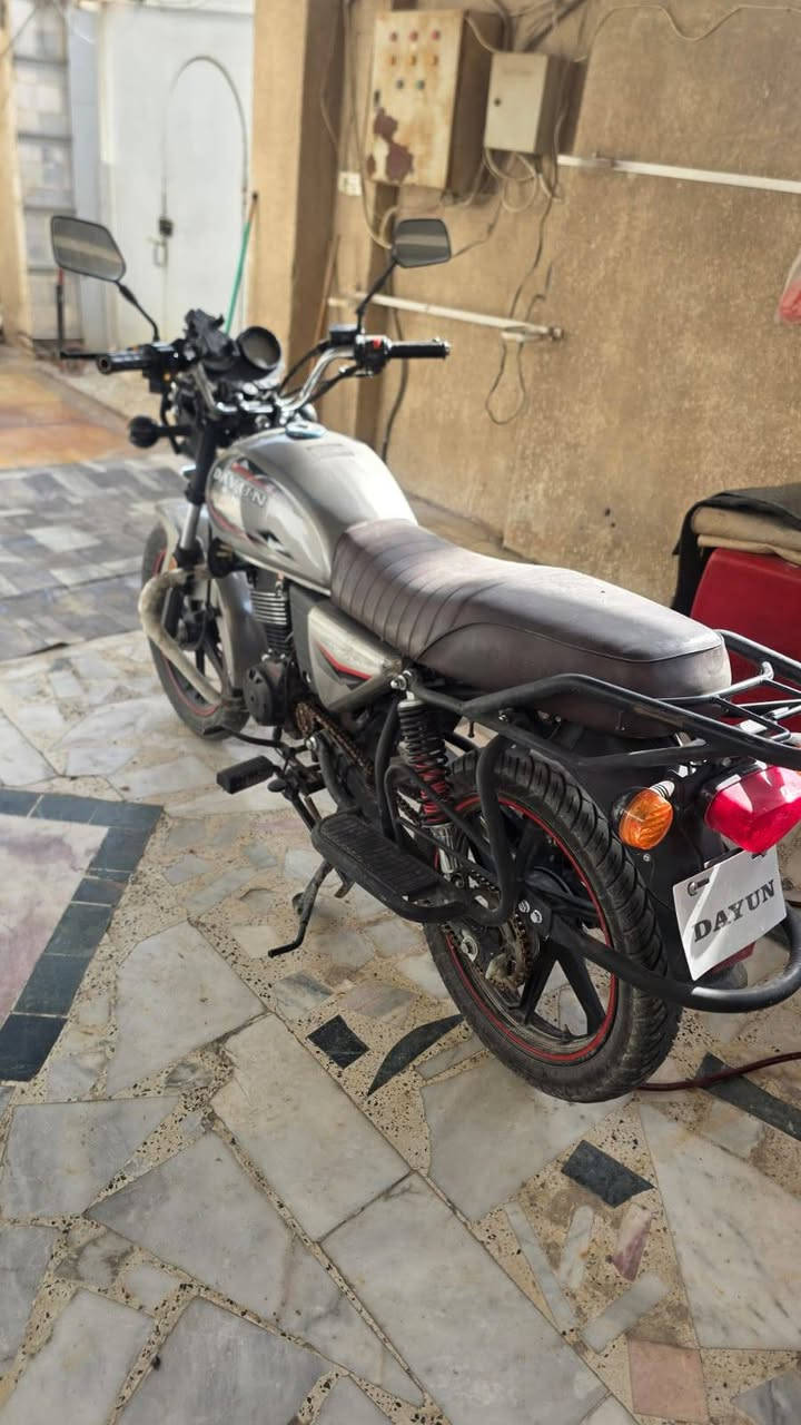 سلام عليكم
دراجه دايوان 2024 أوراق سكنر طالع ب 2025 دراجه كامله  نظيفه سعره 1400 وبيه مجال ***********
