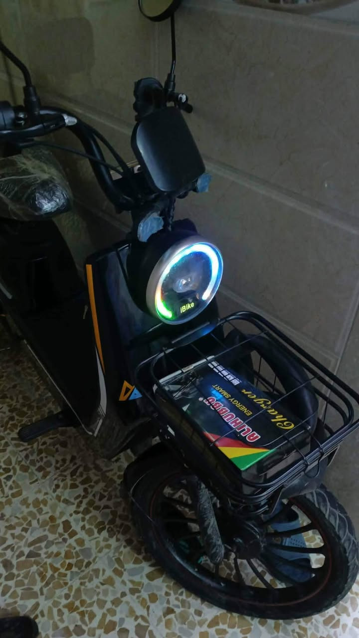 ماطور شحن ٥ باتري ٣ نمر السرعه ٦٥ السعر ٣٠٠ وبيه مجال قليل التواصل على الرقم ***********
