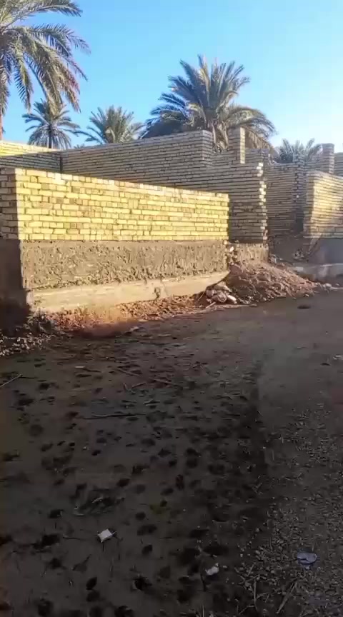 قطعة 50م واجهة 5م ونزال 10م سند 25 
نقد 12 مليون وترهم اقصاد مقدمة 7 مليون والباقي 7 على شكل دفعات شهرية حسب الإتفاق 300او 250شهر قسط مريح 
نهاية حي الزهراء مجاور حي العباس عمود 28 أسواق سلام وتنزل على الحولي وتصعد بشارع الزريف نهايته

‏‪
***********
‬‏موقع حلو قطعه بلاش 
@إشارة
