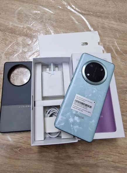 HONOR X9C 
 نرخى 300  هه زار 
زاكيره 256  رام 12 خاوينى 100% بي شوخت كه م به كارهاتووه 
كامل  ئه شيا بي عه يب  و نه كراوه به زه مان 2رؤژ  گه ياندن هه يه 
***********
***********
------------------------------------------------------------------------------------
HONOR X9C 
سعره 300 الف 
ذاكره 256  رام 12  نظافه 100 % بدون شخط مستخدم قليل 
 غراضه كامل مابيه عيب خطين  و مامفتوح  بضمان يومين الفحص
متوفر توصيل
***********
***********
