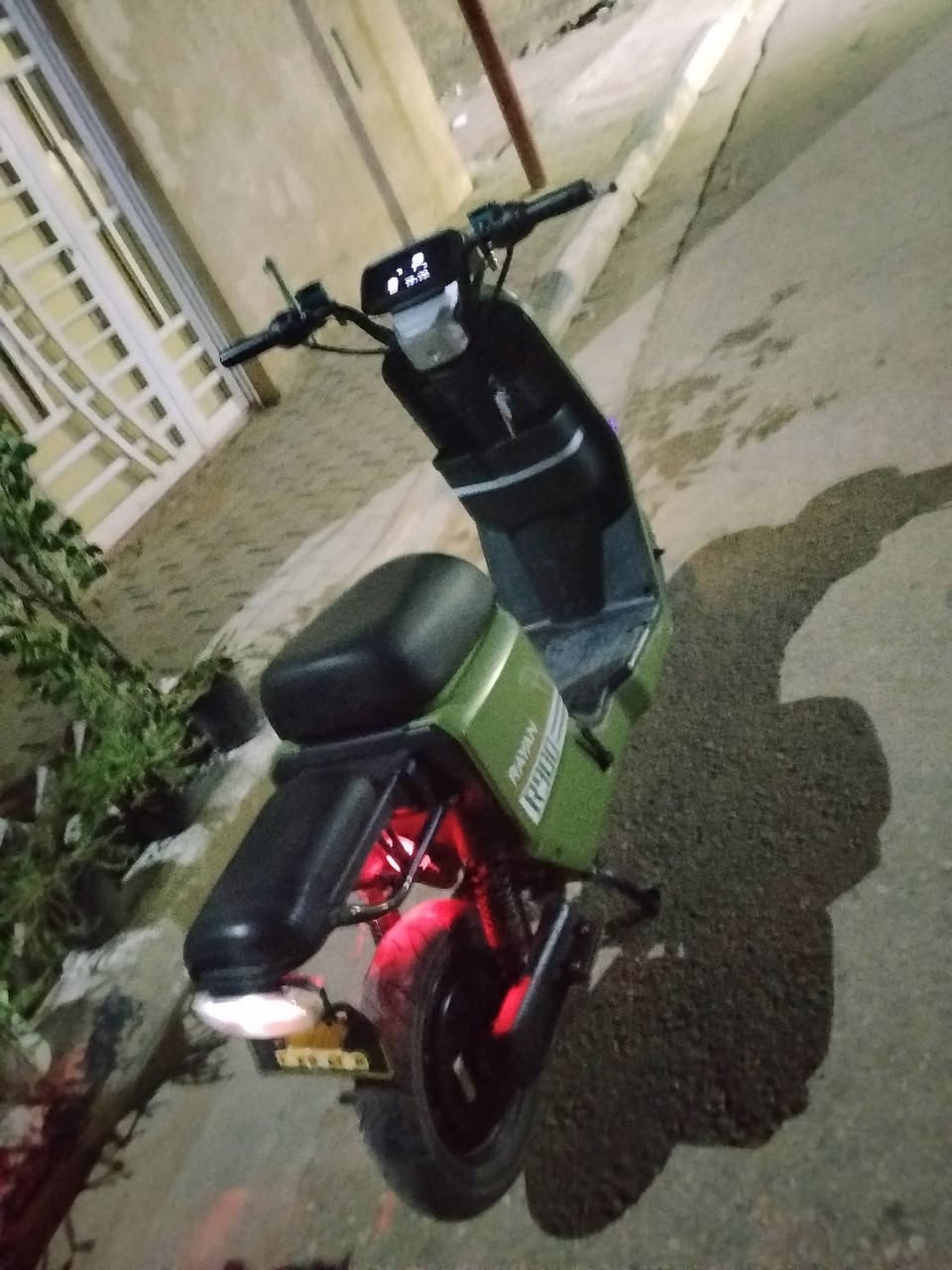 دراجه شحن نوع R900 نظيفه تشغيل سويچ + بصمه 
 البطاريات جيده ٩٠٪ + شاحنه 
نظافته مثل ماموضح بالصور والڤديو وبيه سله و باقي ملحقات موجوده 
السعر ٥٠٠ ألف وبيه مجال بسيط جداً


**إذا كنت صاحب هذا الإعلان وتريد حذفه لأي سبب، رجاءا أرسل رسالة إلى الدعم الفني**