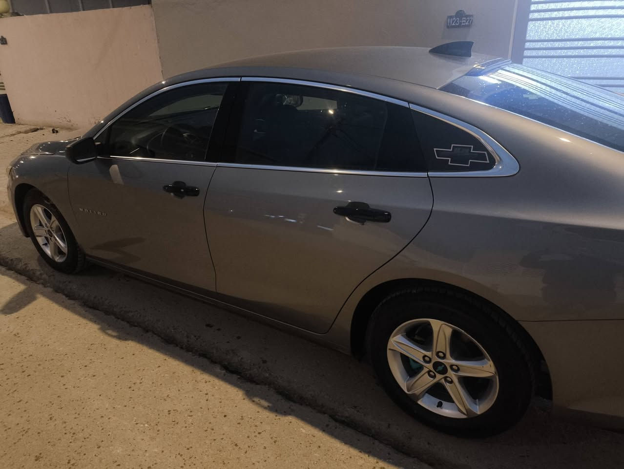 ماليبو موديل 2024 ماشية 14 ألف صور الحادث بالمنشور رقم نجف معوقين السعر 130 للاستفسار الاتصال على الرقم ***********
