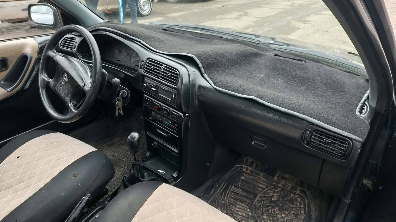 سلام عليكم شباب 
نيسان محرك 16
سياره بيها الحزام صبغ رقم الماني وكابون 
سنويه 28 طخم امامي وخلفي جديد طخم تايات جديد 
ستيرن عادي سياره حيل حلوه كهربائيات كلها شغله كير نضيف والمكينه بيها اثر نفخ وشرط التحويل سياره لا دعم وضربه 
شراي تعال مباشر السعر 30وبيها مجال قليل
***********
***********
