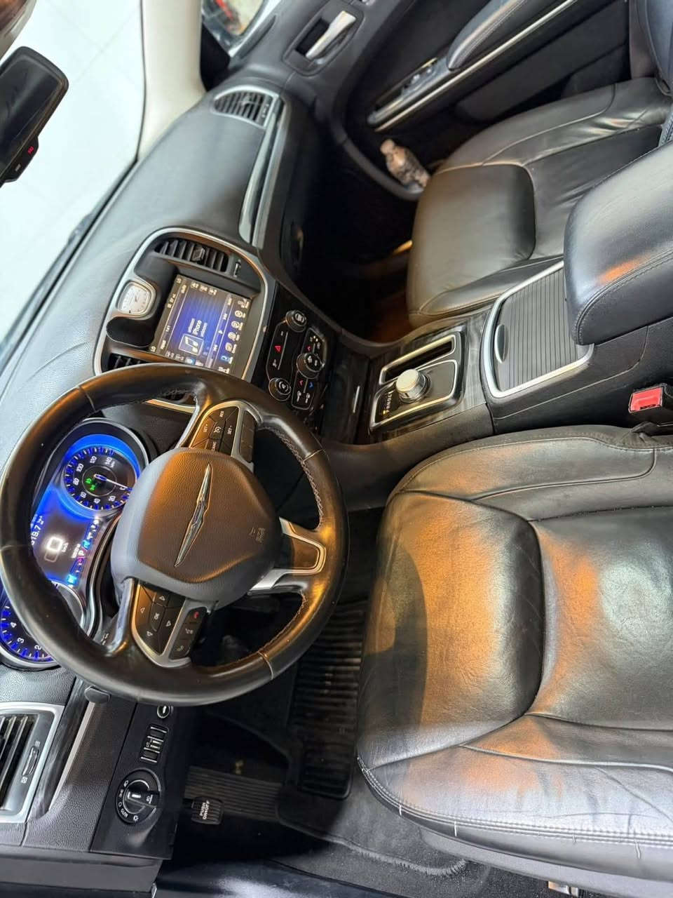 سلام عليكم
اوباما ادوات گصة جنطه  فقط
مكينة. 3600. جديدة 
تبريد ثلج  تخم تاير جديد
كشنات جلد تدفئة تبريد
سيارة حلوه ونظيفة  موديل 2020
ترايك ﮼وين ما يعجبك 
السعر 80 وبيها مجال شي بسيط 
ماتلگة ﮼هيج سعر وبيها قمارة
مكاني الديوانيه
***********
