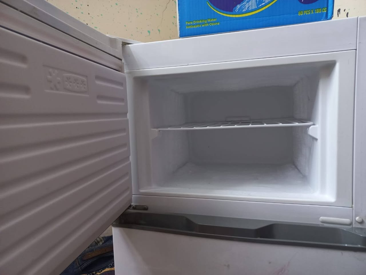 السلام عليكم عندي ثلاجة للبيع 
VESTEL
14 قدم 
مثل ما موضح بالصورة جديدة وتخبل 
السعر 250 وبيها مجال حك الكرواه


**إذا كنت صاحب هذا الإعلان وتريد حذفه لأي سبب، رجاءا أرسل رسالة إلى الدعم الفني**