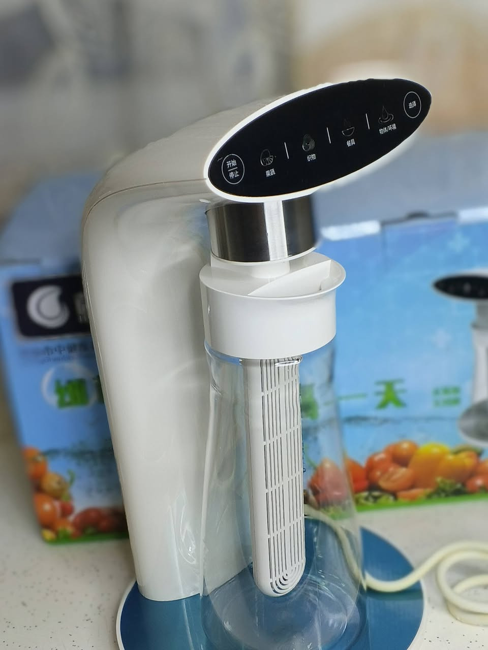 🥦✨ جهاز تعقيم وغسل الخضار والفواكه الذكي ✨🍎
🔹 المواصفات: ✅ تقنية تنظيف وتعقيم بالماء (مولّد أوزون) ✅ تصميم أنيق وسهل الاستخدام ✅ أنبوب فقاعات للتنظيف العميق ✅ لوحة تحكم سهلة ✅ مناسب للاستخدام اليومي في المطبخ
🌟 المميزات: ✔️ يساعد على تنظيف الخضار والفواكه من الأوساخ والروائح ✔️ يوفر وقت وجهد الغسل التقليدي ✔️ يجعل تحضير الطعام أسهل وأسرع ✔️ حجم عملي لا يأخذ مساحة
💚 الفائدة لك: مع هذا الجهاز تحصل على خضار وفواكه أنظف وانتعاش أكثر، وتضيف خطوة إضافية للعناية بنظافة طعام عائلتك 👨‍👩‍👧‍👦
طريقة الاستخدام:نضيف كاس من  ماء وملعقة ملح (الملعقة تجي مع الجاهز) ونخلط الماء والملح ونضيف الماء تدريجياً ونشغل الجهاز
السعر 17.500الف
📦 متوفر الآن — اطلبه واستمتع بسهولة ونظافة أكثر في مطبخك ✨


**إذا كنت صاحب هذا الإعلان وتريد حذفه لأي سبب، رجاءا أرسل رسالة إلى الدعم الفني**