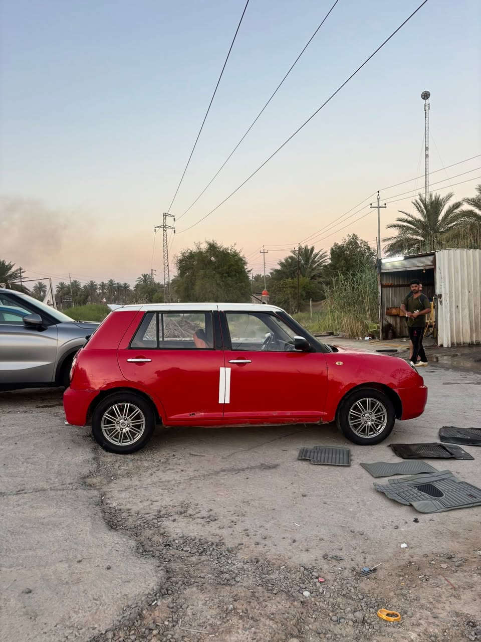 320 لـيڤان
رقـم بابل سنويه للـ 27 .
سياره كـير محرك خير من الله .
تبريد حماوه صفر . 
حداديته 70 ./. 
سياره عوزه ترتيبات خارجيه بس . 
حـلة - نيـل  33 $ 
***********
