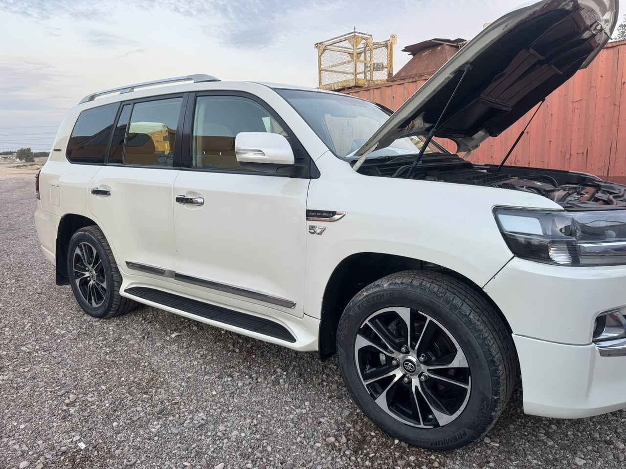 تويوتا لاندكروزر
محرك گاز  Diesel
2013 محدث 2021  بلكامل داخل وخارج 
 بيها مكانات صبغ ابيع صبغ عام مكفوله من تعمير 
رقم بصره  ب اسمي تحويل 
سياره جديده كلش وجاهزه من كل شي عليها ادامه كامله 
سعر 270 $ وبيها مجال 
مكاني بصره الزبير
***********
