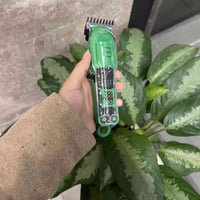 ماكينة حلاقة احترافية • شاشة LCD • ١٨٠ دقيقة تشغيل