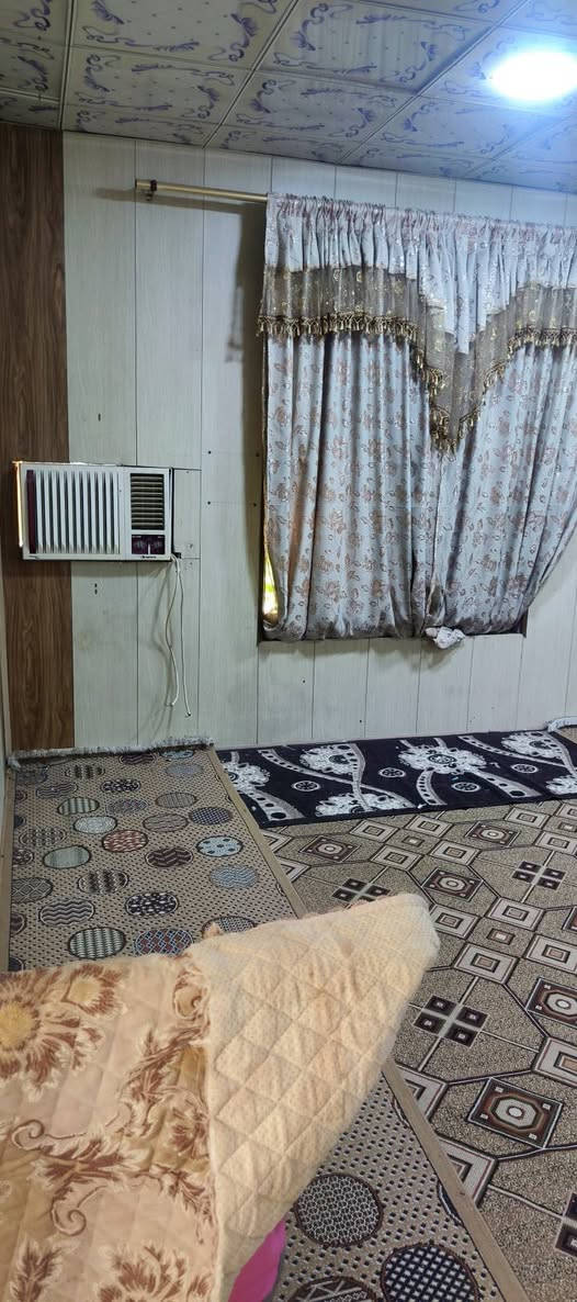 السلام عليكم ورحمة الله وبركاته بيت للبيع المساحة ٢٧٥ متر في شارع الحافظ قريب على مشاتل العتبة الحسينية المقدسة بي ٤ غرف نوم و٣ صحيات ٢ داخلي وواحد خارجي سند ٢٥ اقرار محكمة تحويل اسهم باسم المشتري وايضا تتوفر قطعة ارض ٢٢٠ متى قريبه على البيت سعر البيت ١٣٥ مليون والقطعة سعرها ٦٨ مليون وقابلات للتفاوض الشراي يتواصل وياي على الماسنجر او واتساب هذا رقمي ***********
