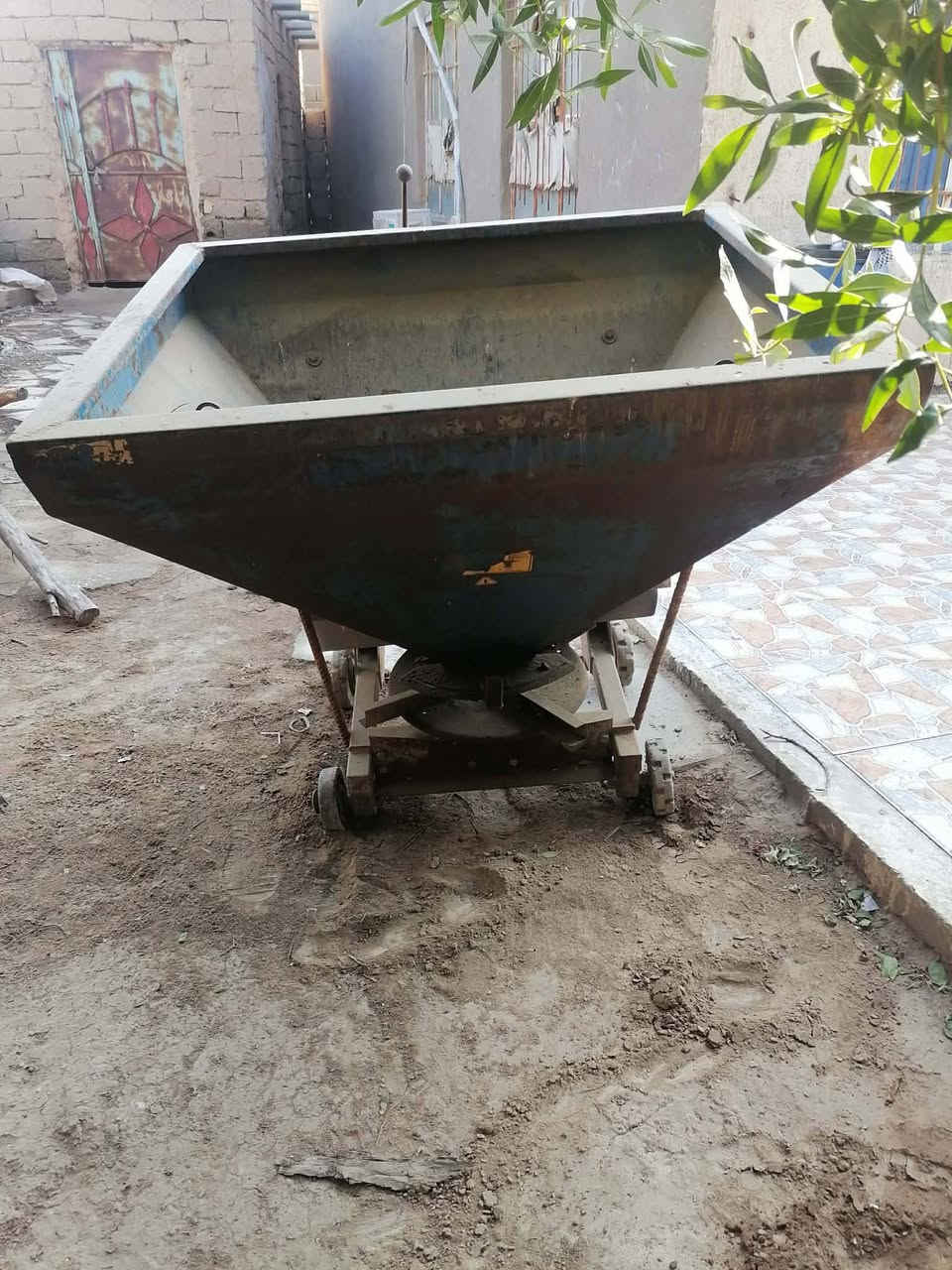 سلام عليكم  للبيع شرط شغل مكفوله كفاله عامه اللاستفسار الاتصال  *********** مكاني
