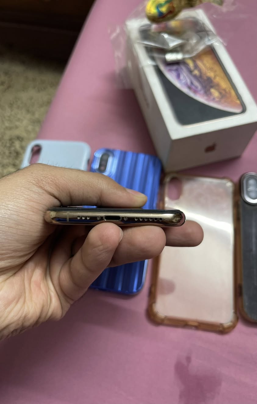 سلام عليكم
Xs فقط ذاكره 64 بطايه 72 ماستر شرق اوسط ممفتوح ولا مبدل بي شي وتر ع فحص 
سعره/175 وبي مجال قليل
الهاتف /***********
المكان /بغداد الرصافه
