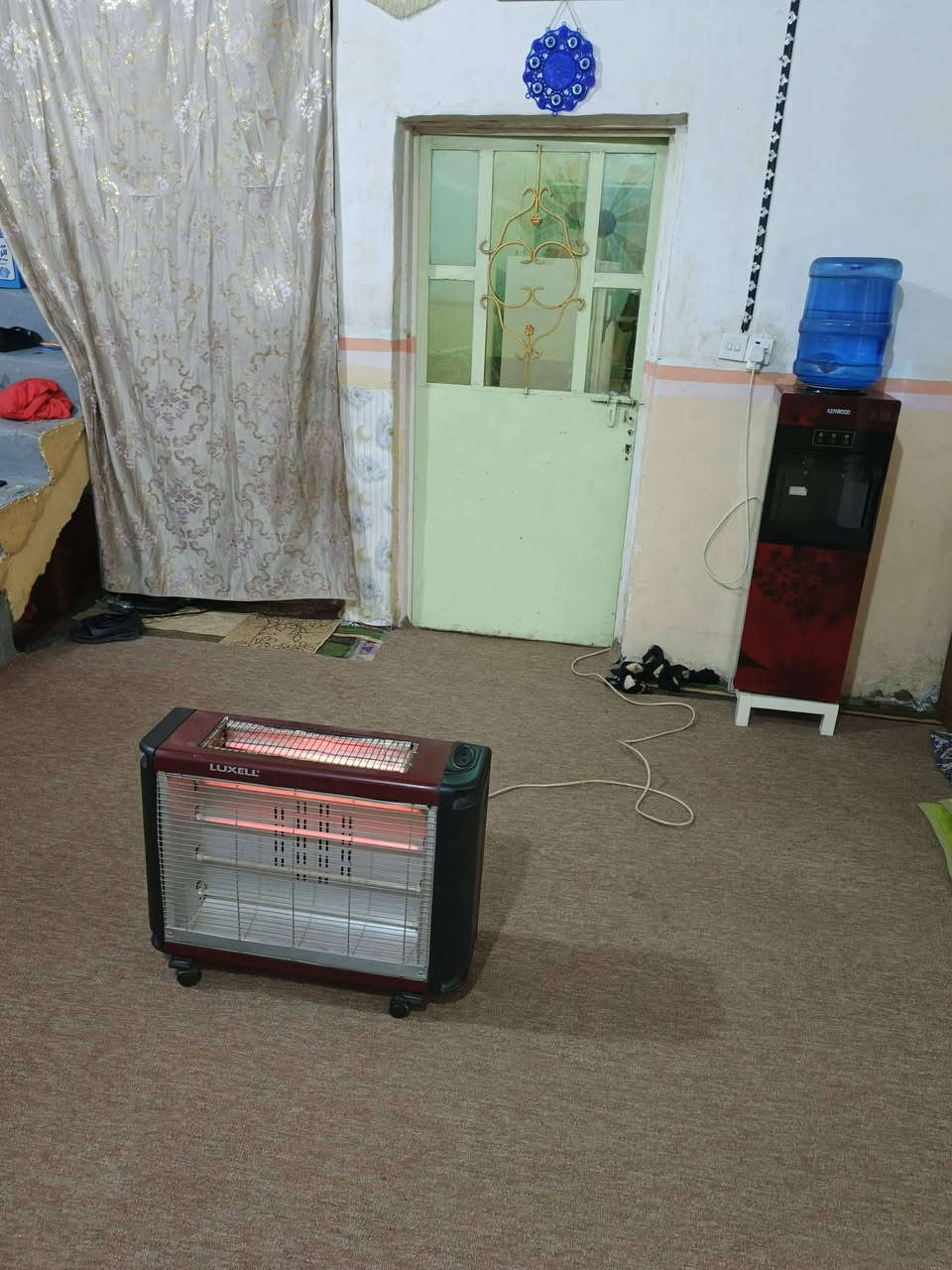 بيت للبيع في البستنه المساحه 250/يتكون من غرفتين 5×٤وهول واستقبال 5×4ومطبخ 3.5السعر 45وقابل للتفاوض/***********
