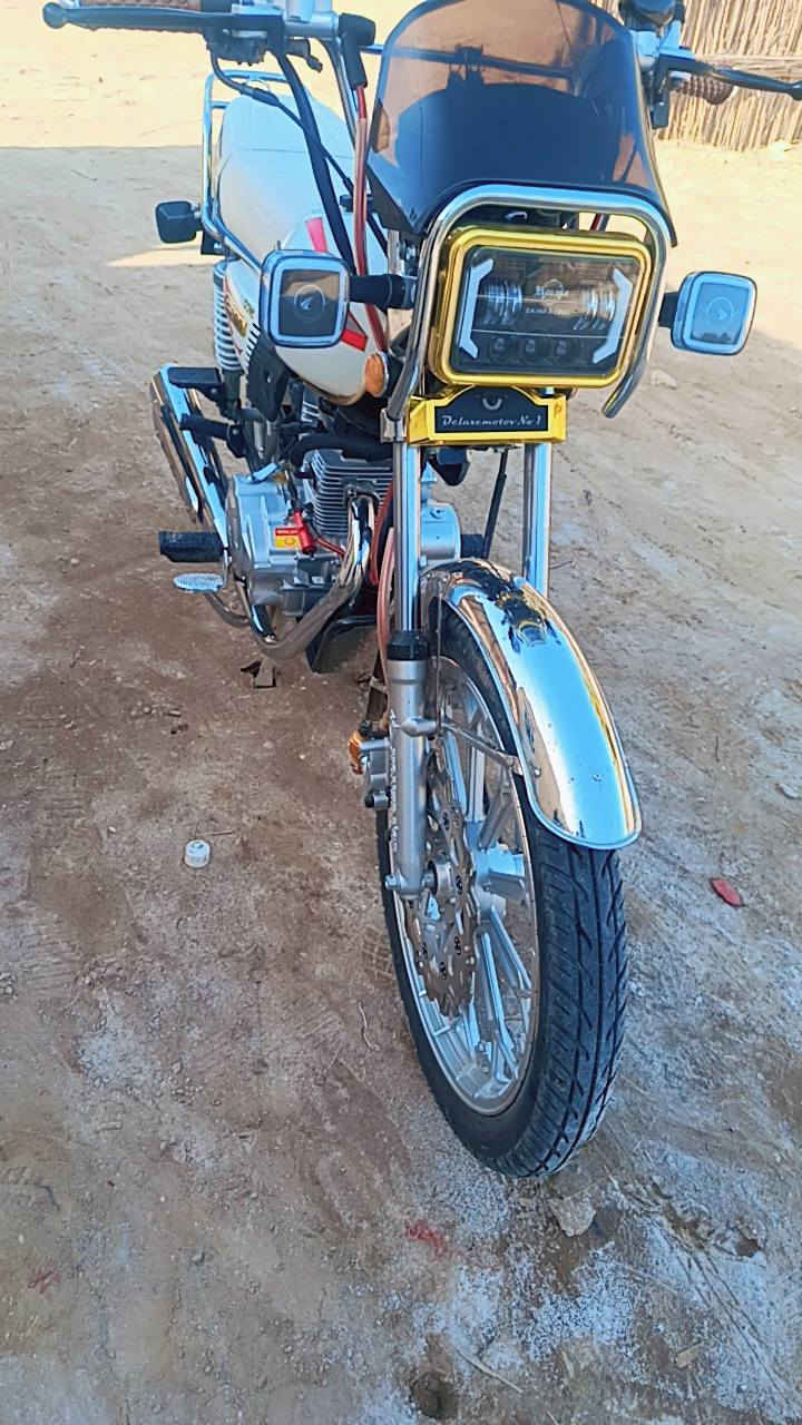 السلام عليكم
سافان 25للبيع
دراجه كامله مكمله
اوراق 
السعر. 825. بيهه مجال قليل
***********
