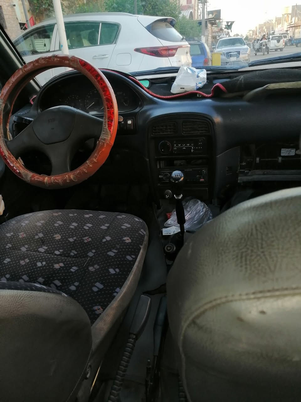 كية سبورتج موديل ٢٠٠٠ رقم بغداد سنوية لل ٢٩ السيارة مكفولة مكينة كير صبغها بلادي بيها قليل خياسات مكاني كوت تلفون *********** كهربائيات كلها شغاله كير عادي بأسمي رقم انكليزي تخم تاير كلج جديد باتري جديد بريك جديد عارض ٤٥ ورقة بيها مجال مكينة مفتوح مو مسكر
