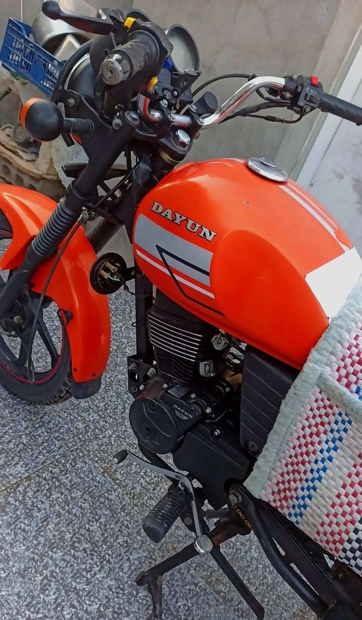 السلام عليكم للبيع او مراوس 
دراجه دايون نفخ موديل 21 وسعرها كلش مناسب
(اوراق سكنر )
تخم تاير جديد و كهربائيات كلها شغاله 
#مكاني بابل الحمزة الغربي  
***********
دراجه مابيها نقص كاملة من كلشي
والي عنده مراوس عادي نتراوس
