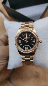 رولكس نسائي – فخامة تثبت حضورها 👑
السعر 29 الف شامل العلبه والتوصيل 
ساعة رولكس نسائية أصل التصميم
✨ نافذ شهري (Date Window)
✨ طلاء ثابت عالي الجودة ما يبهت ولا يغيّر
✨ ضمان سنة كاملة على الماكينة والطلاء
✨ قفل تاج محكم لأمان وثبات أعلى
✨ مختومة بالكامل دلالة الجودة والأصالة
✨ قطعة ثقيلة تحسّسچ بالفخامة من أول لبس
✨ إصدار محدود – مو متوفر بكل مكان

⏱️ تصميم أنيق، قوة أداء، وهيبة رولكس المعروفة
ساعة تليق بالمرأة اللي تحب التميّز وما ترضى إلا بالأفضل 💎

📩 الكمية محدودة – للحجز والاستفسار راسلنا الآن واتساب *********** او ***********
#ساعات#ساعات_رجاليه #ساعات_رجاليه# #رولكس_نسائي
