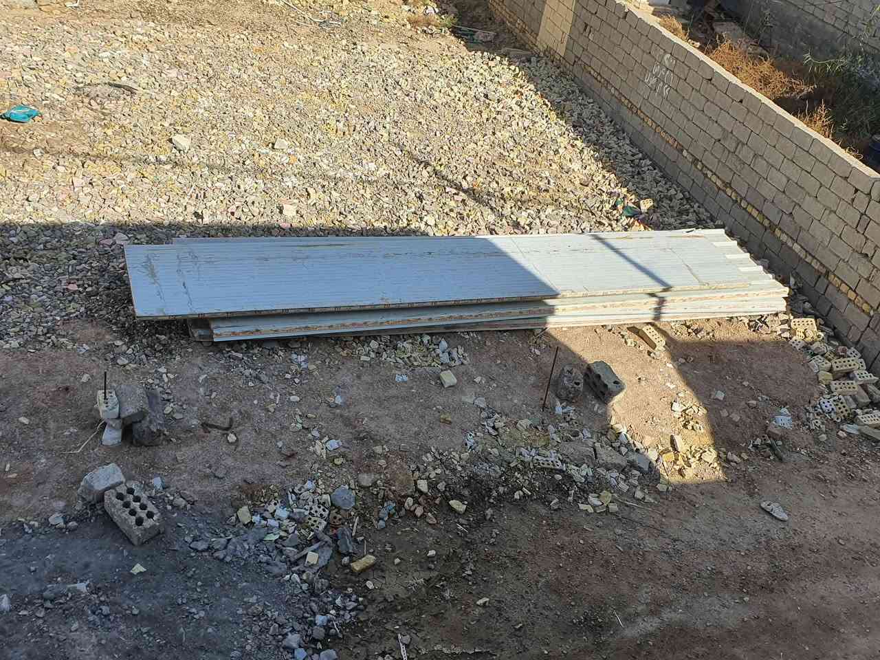 سندويج بنل للبيع عدد 5 متر في طول 6متر عنوان حلة قرب العلويه شريفه بنت الحسن ... للر***********
