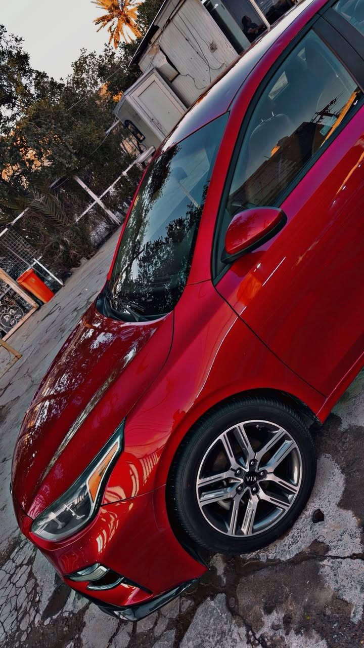 سلام وعليكم كيه فورتي موديل 2019 السياره فول ما عده الفتحه محرك 2000دوش  كير ايتي  السياره 
اي نقص ما بيه 
رقم بغداد 
بدون تبديل 
بيه ربع بنيد كلير 
وبيه ربع باب صبغ بدون يرباك ودواخل 
السعر 130
رقم ***********
