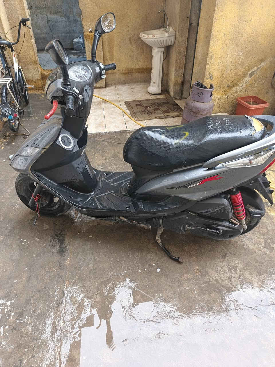 السلام عليكم ماكس ثعلب 140 دراجه رمبهة جديده كهربائيات نضيفه باتري جديد دراجه مفوله 800 وبيهه مجال حك الجيه 
***********
