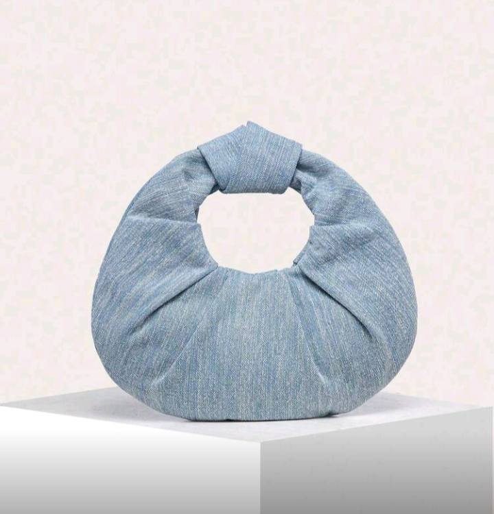 حقيبة يد نسائيه مناسبه لكل المناسبات 
حقيبه فخمه وماركه 
حجمها مناسب قماش صناعي اصلي 🫰 

سعر القطعه 15 الف 

للحجز خاص يوجد توصيل لكل المحافظات 3 الف فقط عرض 💥✨
#instagram #اكسبلور_فولو  #fypppppppppppppppppppppppppppppppppppppppppppppppppppppppppppp
#instamood #explore


**إذا كنت صاحب هذا الإعلان وتريد حذفه لأي سبب، رجاءا أرسل رسالة إلى الدعم الفني**