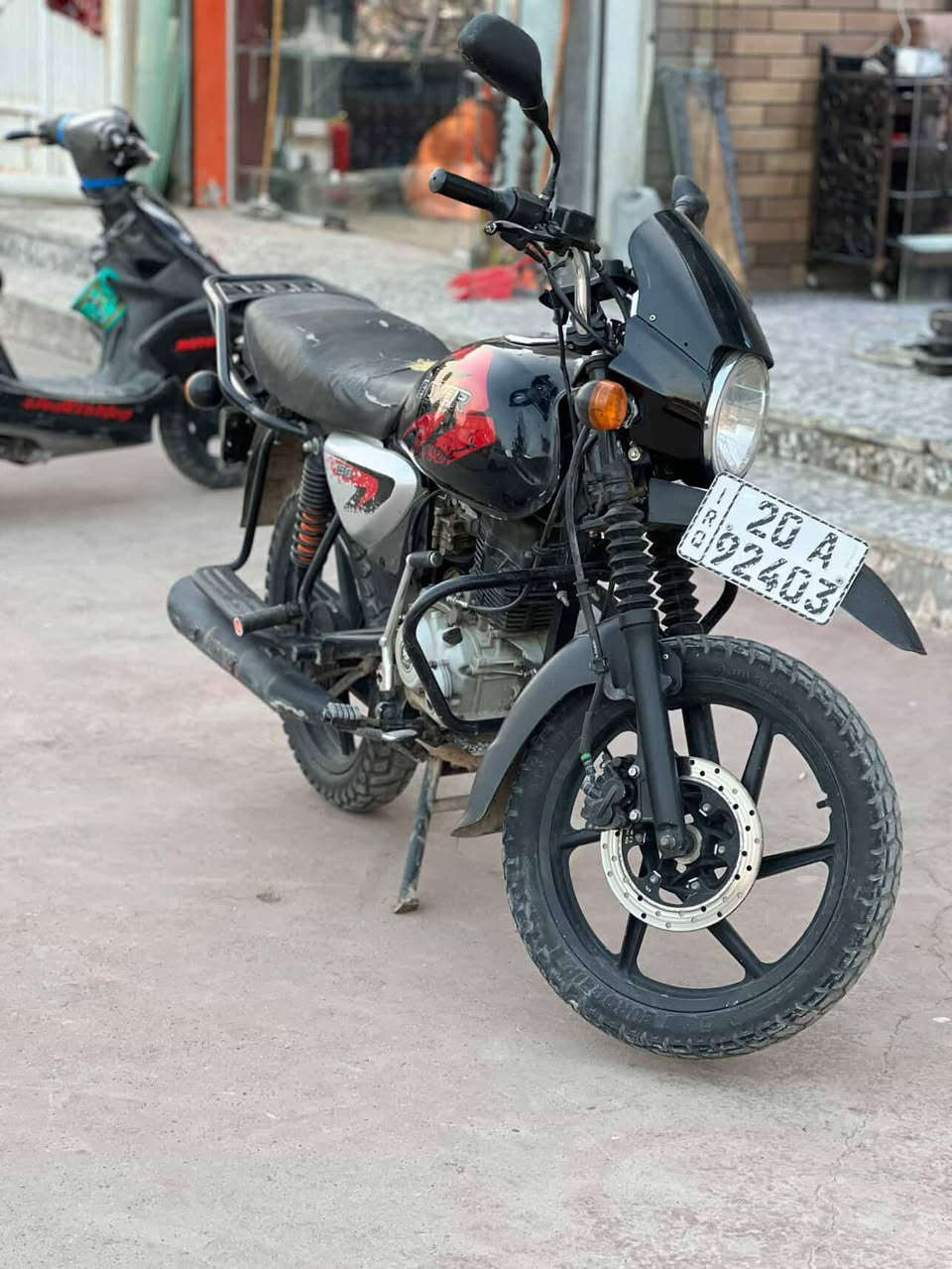 السلام عليكم بوكسر جبلي موديل2022 مكاني بغداد رقم ديالى بأسمي السعر مليون و800وبي مجال الشراي واتساب ***********
