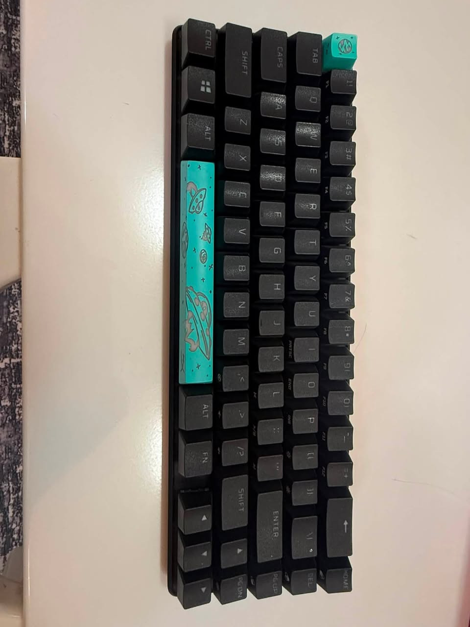 كيبورد من شركة Hyper x لون اسود green switch اوبن بوكس غراضها كامله وياها فول نضافه افحص قبل لتاخذ بيها انماط كلش هوايـه وبيها برنامج خاص تكدر تتحكم بالالوان وسرعة الاستجابه وبقية الاشياء وزن الكيبورد كلش ثكيل صوت السويتشات كلش حلوه ومابيها ازعاج سعره 40وعندي توصيل لجميع محافظات العراق للاستفسار واتساب ***********
