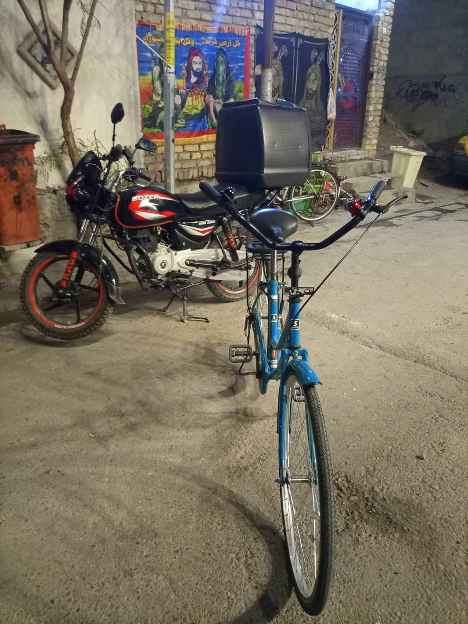 السلام عليكم بايسكل بناتي جديد  كامل من جاملغات وابريكات شخط ما بي كما موضح بل صوره  البايسكل موديل 2022 شركت سانتوس معروفه السعر 120 وبي مجال بسيط العنوان بغداد الشعب  . 
***********
