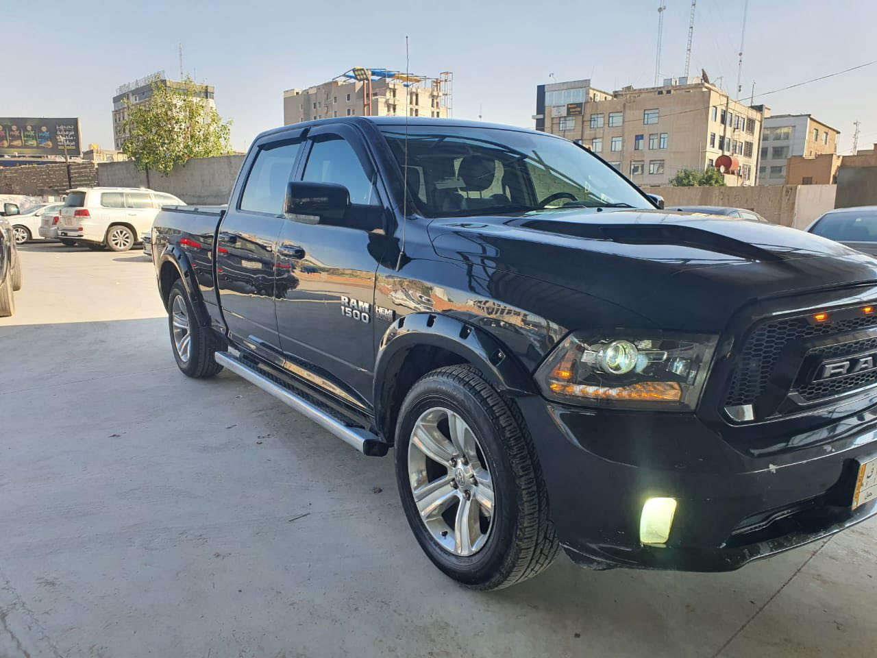 دوج رام للبيع فقط 2016
محرك 8 هيمي مكفول 
السعر 155 وبيه مجال للشراي
سياره ماشيه 113 الف ميل على ايدي صار 5 
سنوات عندي بسمي سياره 
رقم بغداد 
سياره من امريكا مكفوله بيه مكانات صبغ صار عندي طخات وحالين هم بيه طخات يعني بيع احزام هيه بيه مكانات صبغ عندي صور الصبغ وطخات
سياره تو ويل 
محرك مكفول كير مبدل جديد صدره نضيف
***********
