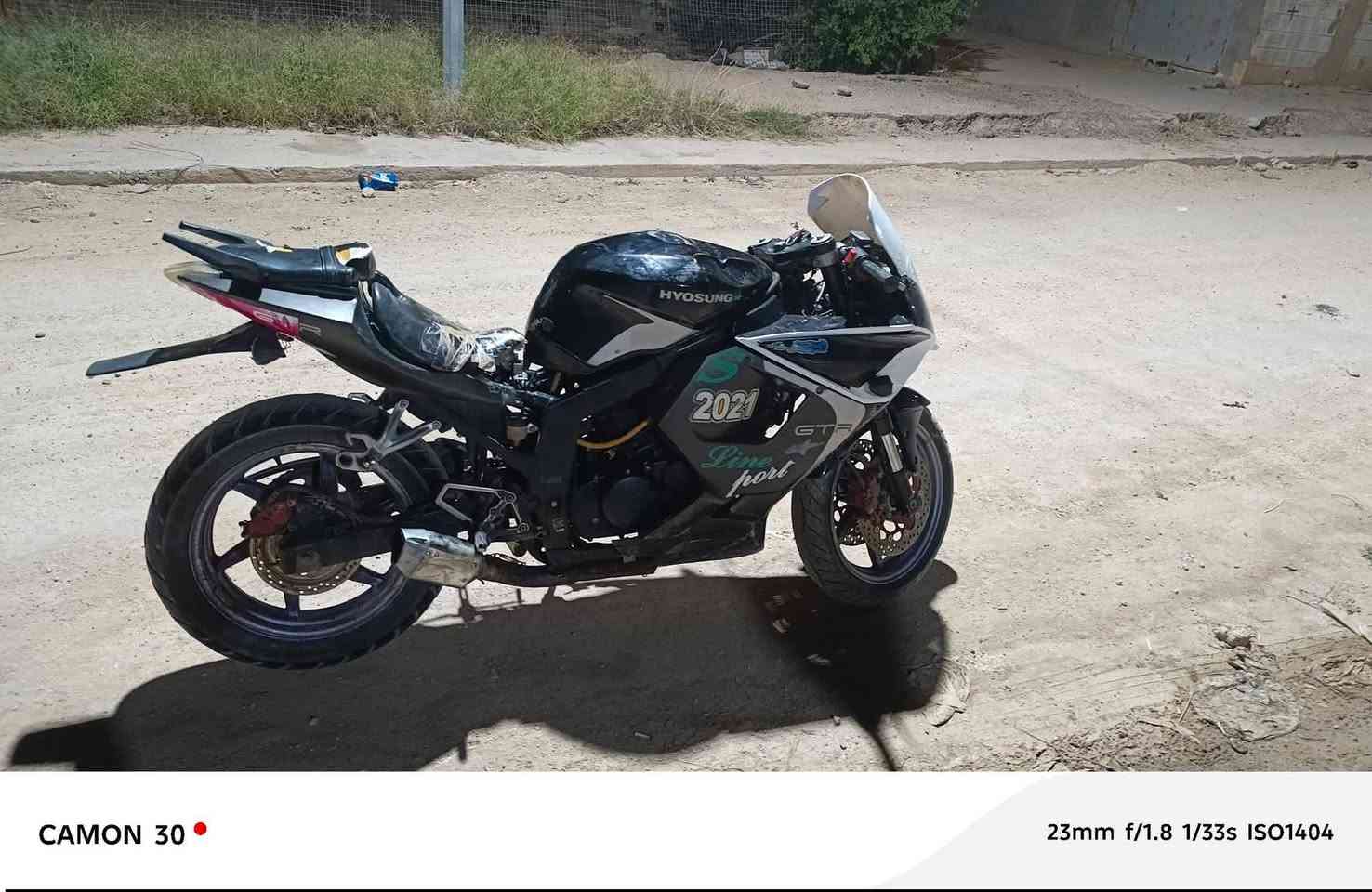 ه سلام عليكم للبيع او مراس هاي سونك ربع مكينه 250 تبريد دهن مو نضامه يطغ ادراجه ابيعه عله حالته واكفه نوزل مكان هيت الرقم ***********
