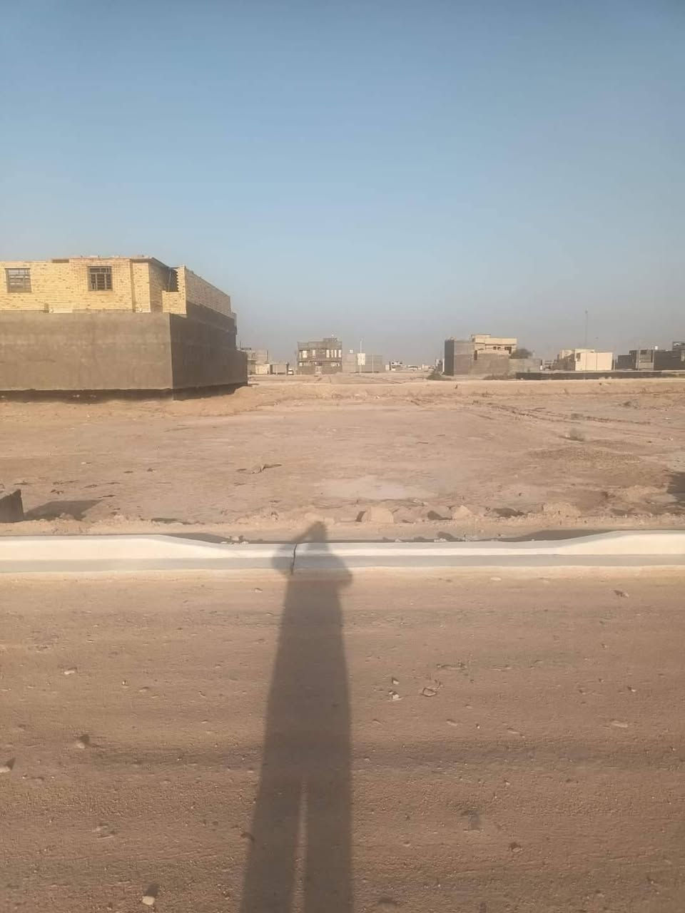 قطعة أرض للبيع طابو صرف ،طلاع الحمزه 61 بال 3700  مساحة 312م ٢ واجهه 12.5 م على شارع 15 ثاني قطعه من شارع سيد حامد قرب دائرة الكهرباء جميع الخدمات متوفره ماعدا التبليط ... للإستفسار على الوات ساب(***********) رجاءا للجادين فقط .
