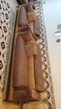 تخم • ١٠ مقاعد • ضخم