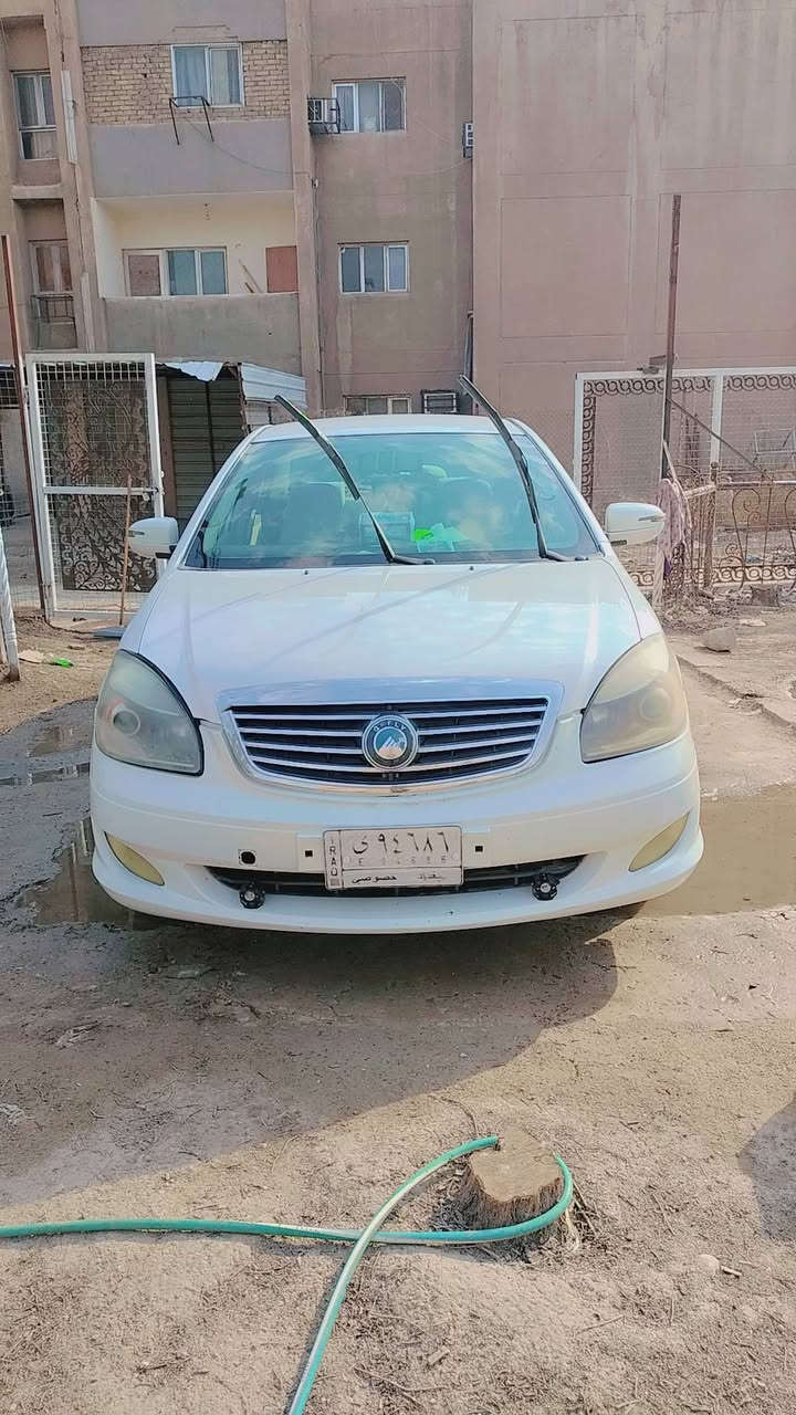 جيلي موبل محرك وكير كورلا نحله 1800 اوتو 2013 بيها جاملغ خلفي صبغ طخة خفيفة والباقي مكفوله صدر جديد كهربائيات كله شغاله تبريد ثلج شاشة كامرة رقم بغداد بسم ابن عمي تحويل ثاني يوم عليها غرامه 200 الف على المشتري سعرها 50 قفل قفل قفل ***********
